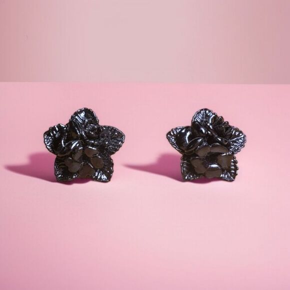 Black Plastic Floral Bead Earrings - Picture 1 of 4